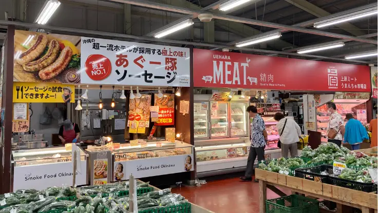 ファーマズマーケット内のアグー売り場。ソーセージが美味しそう