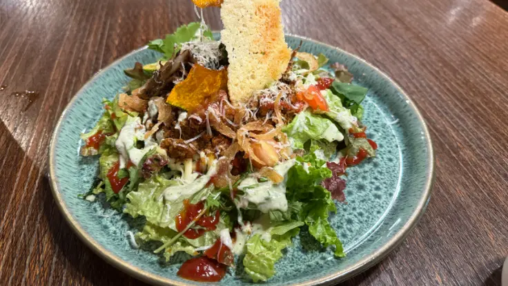 fuucafeのタコライス。島豚と島野菜をたっぷり使ったボリューム満点の一皿。