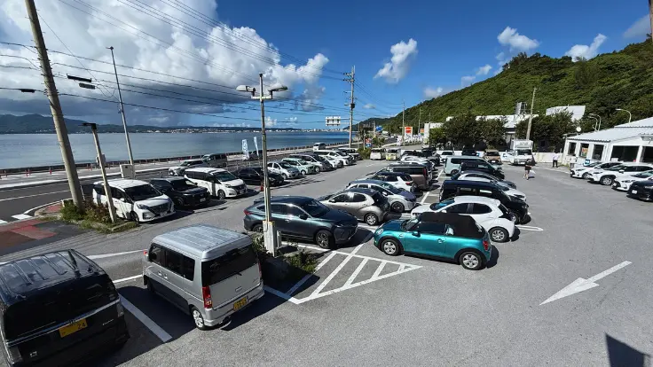 道の駅 許田前の駐車場は混雑しやすい