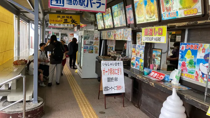 許田道の駅のメイン通路