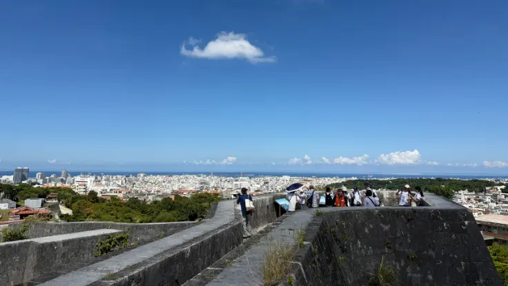 東のアザナ・西のアザナの高台からは首里の街並みを一望できる絶景スポット