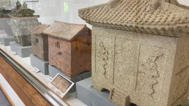 玉陵（たまうどぅん）の厨子甕（ずしがめ）。琉球王族の遺骨を納めた重要な文化財