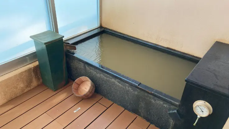 客室の厳選掛け流しの温泉