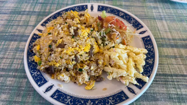 地元の人もよく食べる人気のフライライス。シーサイドドライブインを代表する定番メニュー。