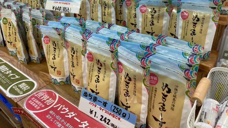 さらさらとした質感が特徴のぬちまーすの塩