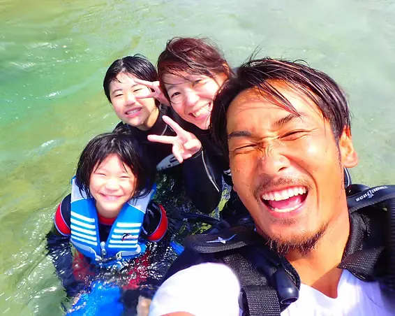 家族みんなで笑顔いっぱいに楽しめるシマハロの貸切ツアー